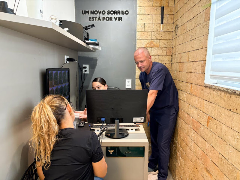 Foto 3 de Trinno Implantes – Clínica de Implante Dentário em Taguatinga, Lente de Contato e Faceta