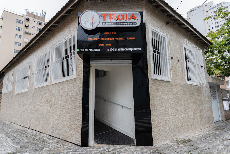Foto 2 de Troia Clínica Odontológica | Implantes Dentários, Facetas e Estética Dental em São Vicente