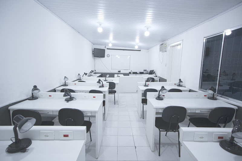 Foto 3 de UNIFAES - CURSO TÉCNICO EM PRÓTESE DENTÁRIA