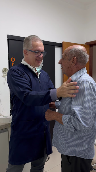 Foto 3 de Valdinei dos Santos - Cirurgião Dentista