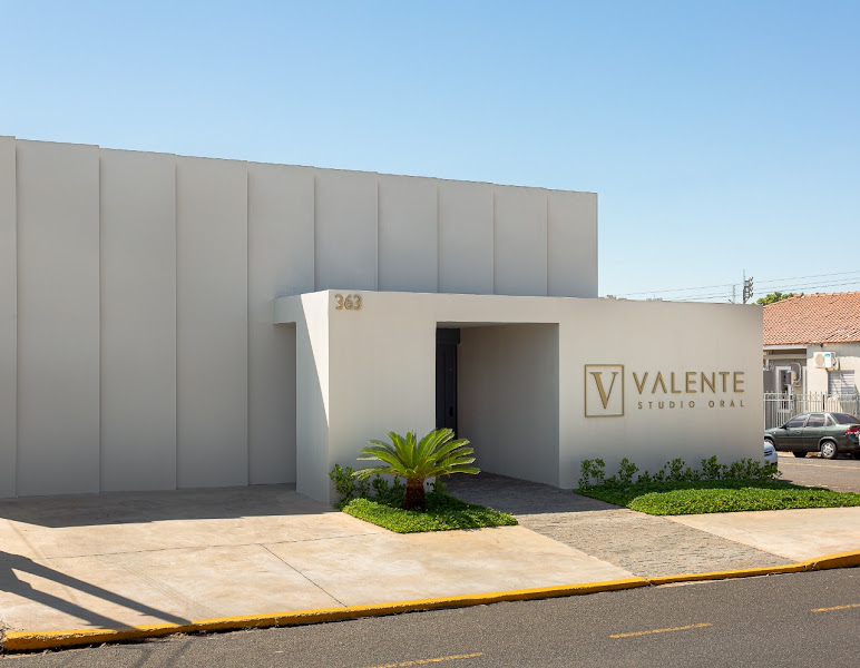 Foto 3 de Valente Studio Oral - Lente de contato dental em Araçatuba - Clínica Odontológica em Araçatuba - Lente em resina em Araçatuba