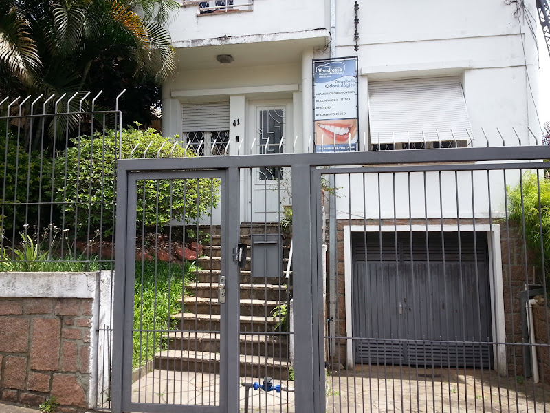 Foto 2 de Vandressa Breyer Mendonça - Dentista