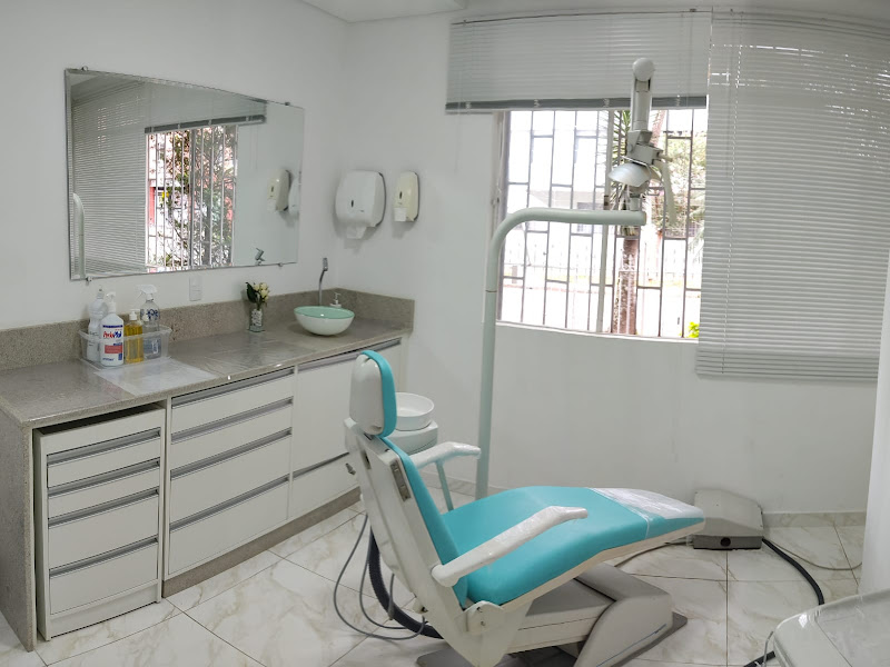 Foto 2 de Vanessa Marques Odontologia | Implantes Dentários e Clínica Geral