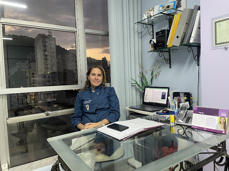 Foto 3 de Vanessa Ribeiro Barbosa - Cirurgiã Dentista