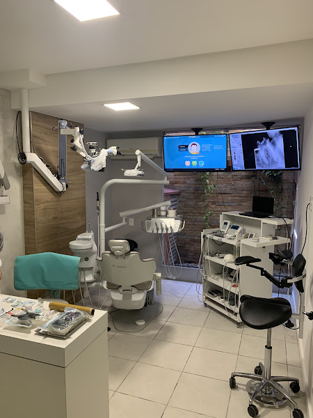 Foto 2 de Vivacqua - Endodontia Avançada | Microscopia Operatória | Odontologia