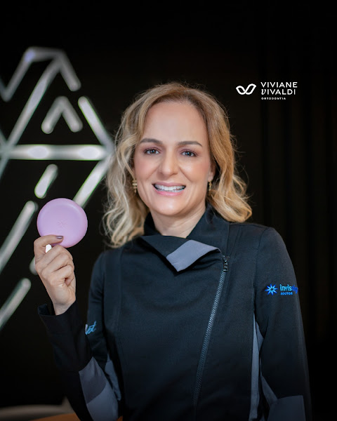 Foto 2 de Viviane Vivaldi Ortodontia | Invisalign Curitiba