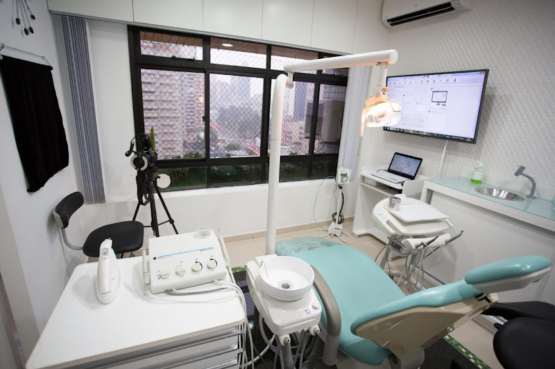 Foto 3 de Vula Papalexiou - Reabilitação Estética, Estética Gengival e Implantes