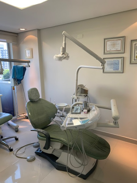 Foto 3 de W Odonto|Dentista Metro Paraiso Implantes Dentários| Canal com Microscópio| Invisalign| Estética Dental