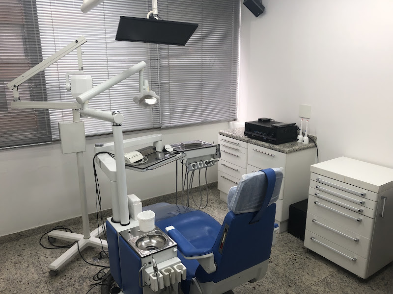 Foto 8 de W Odonto|Dentista Metro Paraiso Implantes Dentários| Canal com Microscópio| Invisalign| Estética Dental