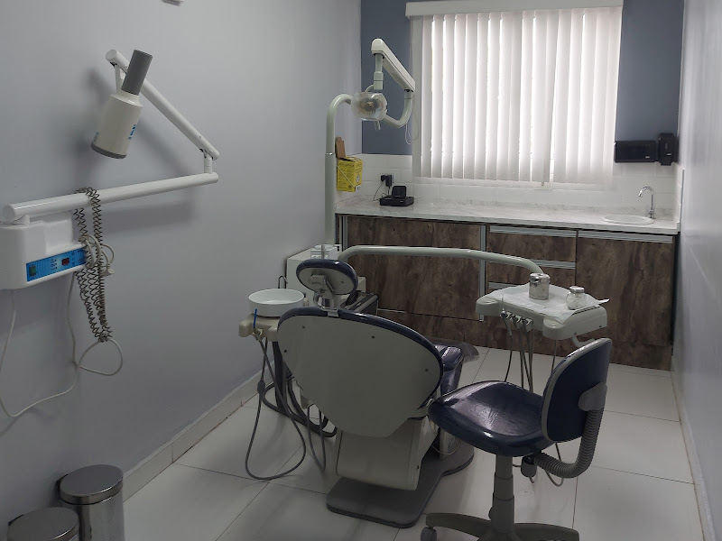 Foto 6 de YOKOTA & XAVIER, Dentista Zona Leste SP, Clinica Vila Matilde, Especialista, Melhor: Implante Dentario Canal BucoMaxilo Siso