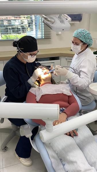 Foto 3 de Yoshi Odontologia | Implante Dentário | Faceta Dentária | Invisalign - Curitiba, Paraná