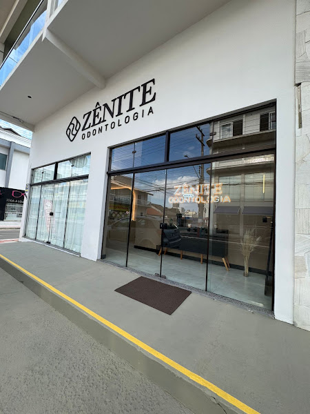 Foto 2 de Zênite Odontologia| Implantes dentários
